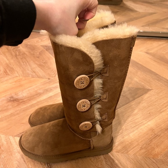 TALL UGG BOOT - Picture 3 of 5
